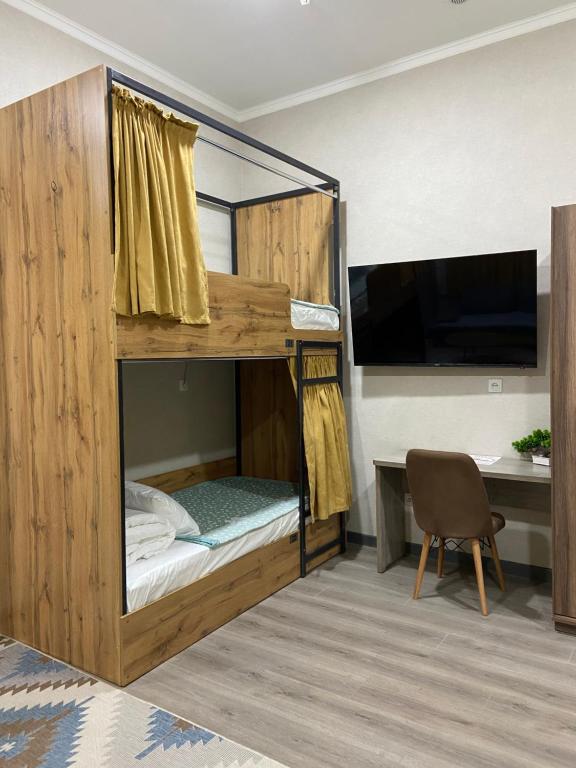 Postel nebo postele na pokoji v ubytování Inter Hotel Bishkek