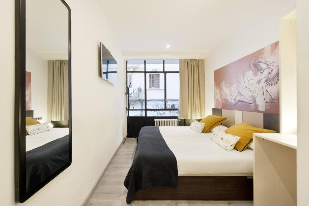 Cama ou camas em um quarto em Free Hostels Barcelona