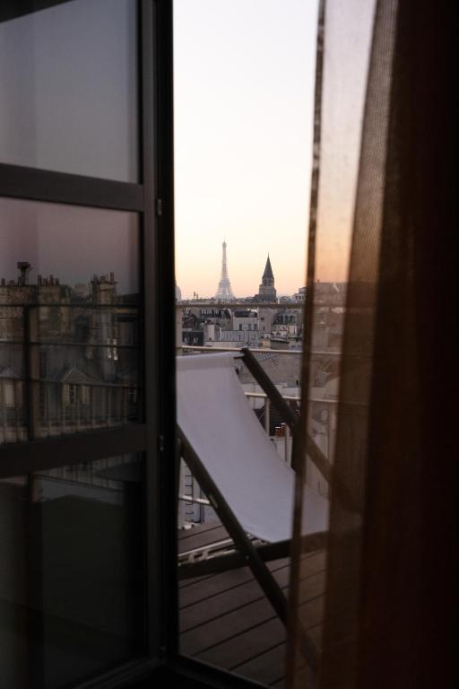 "Signature" Room with Terrace and Eiffel Tower View at Hôtel Dame des Arts