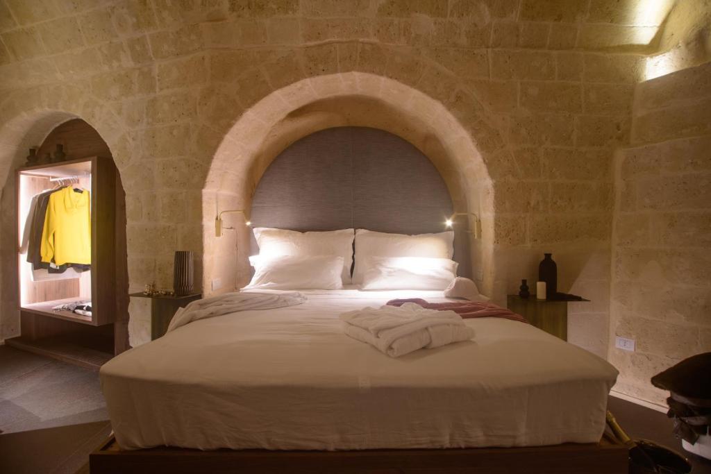 Postel nebo postele na pokoji v ubytování Le Malve Cave Retreat