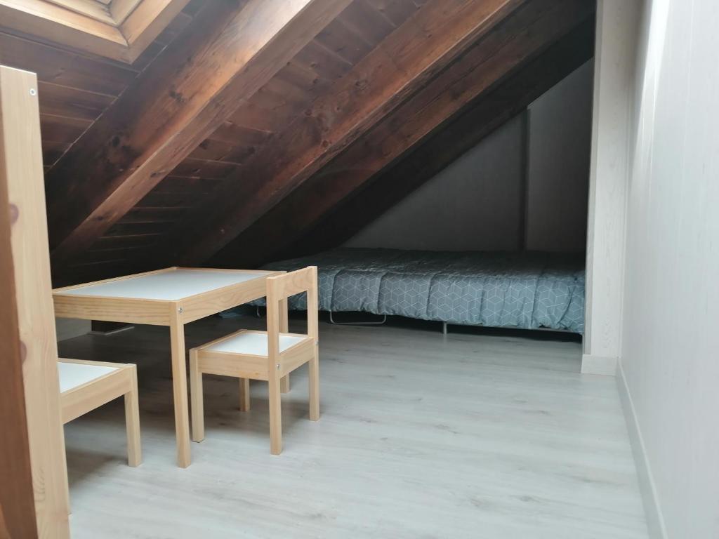 Posedenie v ubytovaní Precioso triplex con jardín y Wifi Puig Falcó 1