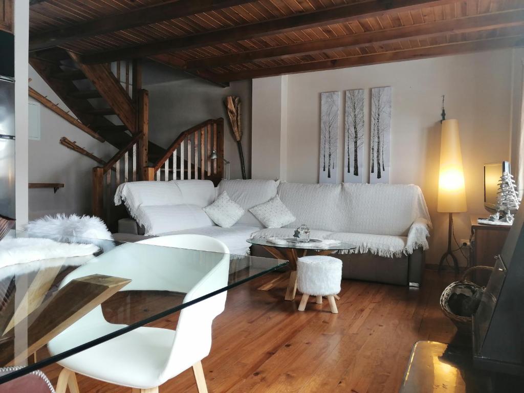 Posedenie v ubytovaní Precioso triplex con jardín y Wifi Puig Falcó 1