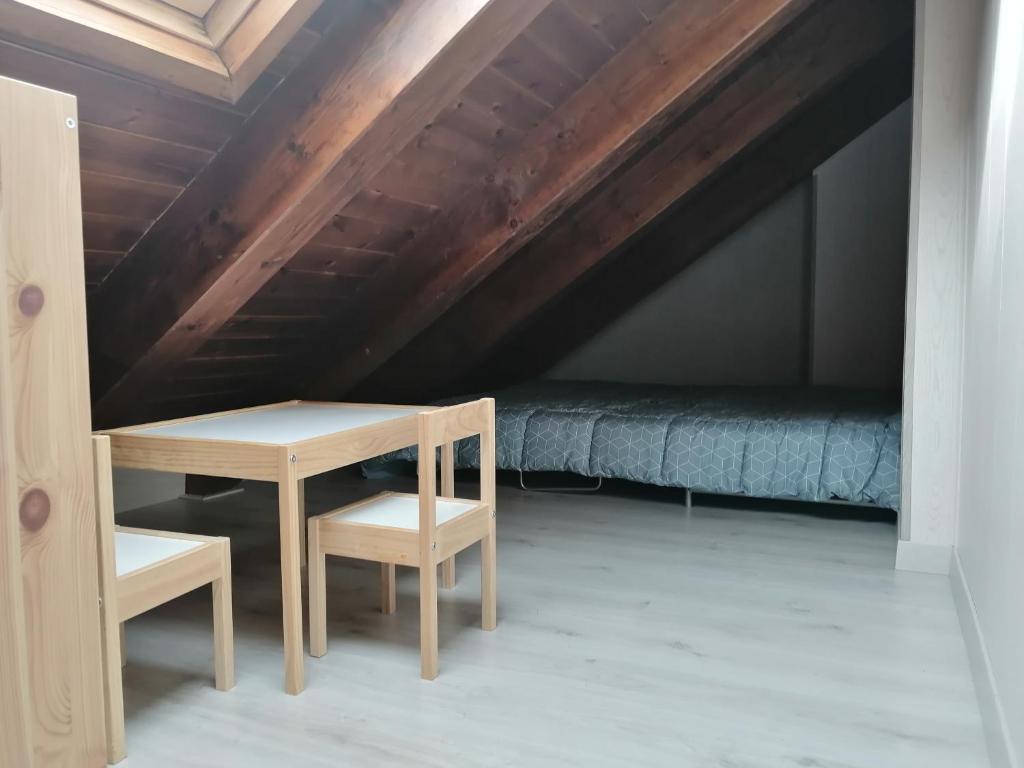 Posedenie v ubytovaní Precioso triplex con jardín y Wifi Puig Falcó 1