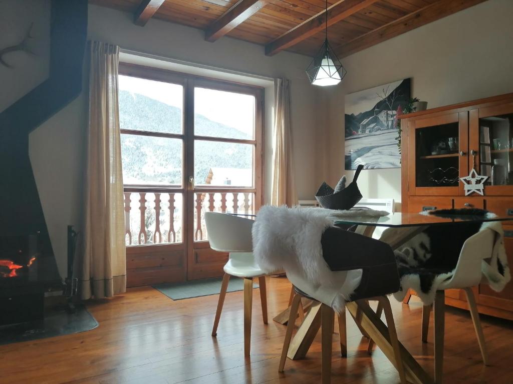 Fotografia z galérie ubytovania Precioso triplex con jardín y Wifi Puig Falcó 1 v destinácii Pla de l'Ermita