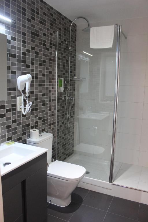 Un baño de Hostal Falfes