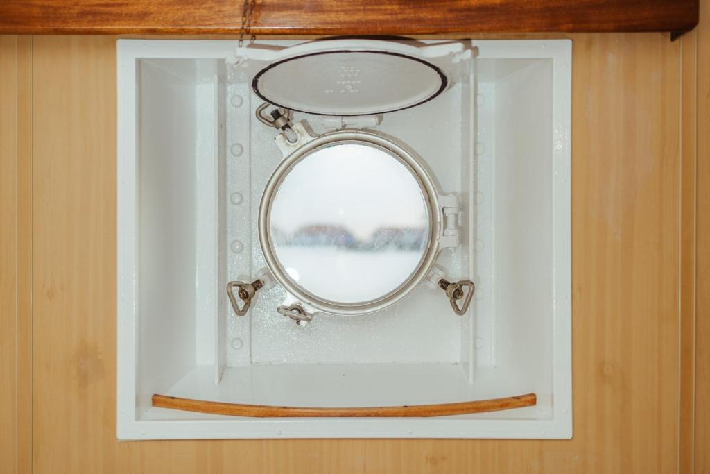 Fotografie z fotogalerie ubytování ARCONA - Übernachten auf dem Wasser - direkt am Bontekai v destinaci Wilhelmshaven