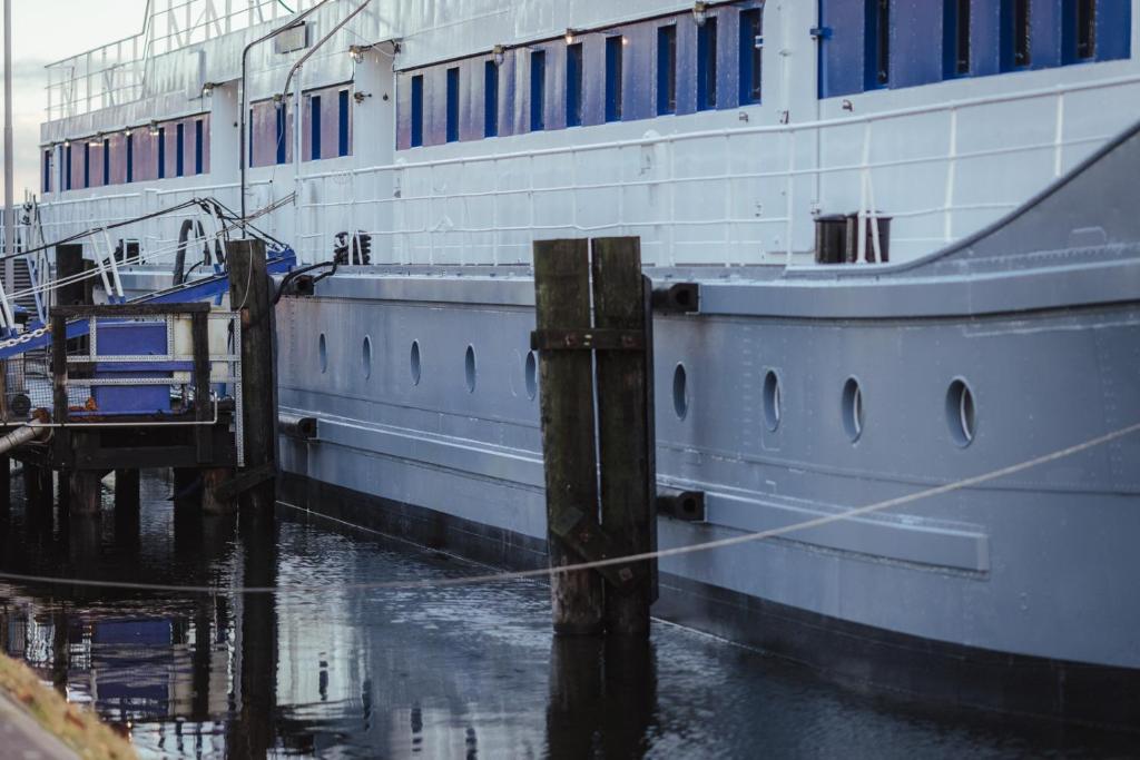 Fotografie z fotogalerie ubytování ARCONA - Übernachten auf dem Wasser - direkt am Bontekai v destinaci Wilhelmshaven