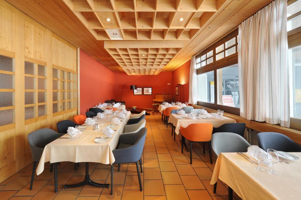 Restaurace v ubytování Hotel Krone Lenk