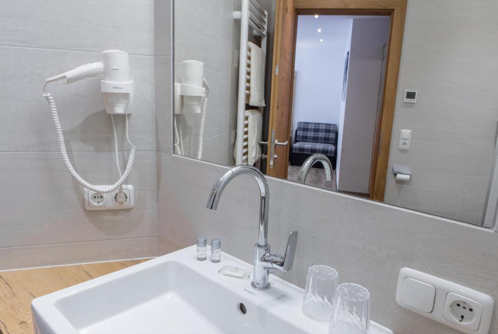 A bathroom at BIRKENHOF premium apart & suites