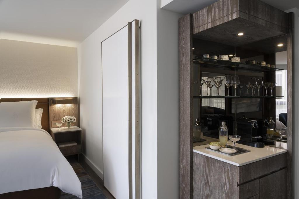 Four Seasons Hotel Houston - 