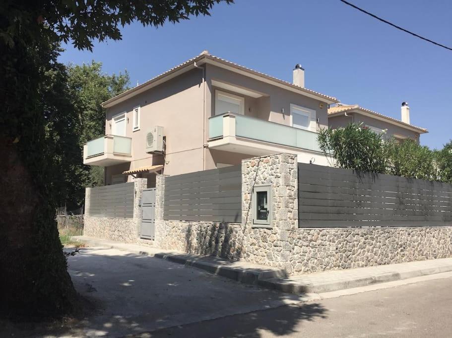 Imagen de la galería de Villa Oleander Agios Nikolaos Loutra Edipsou, en Loutra Edipsou