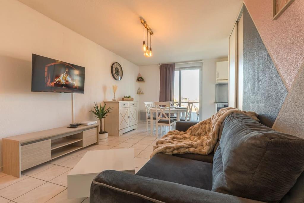 Splendid T2 Piscine en été avec terrasse, Airbus et Aéroport - Apartamento De Una Habitación