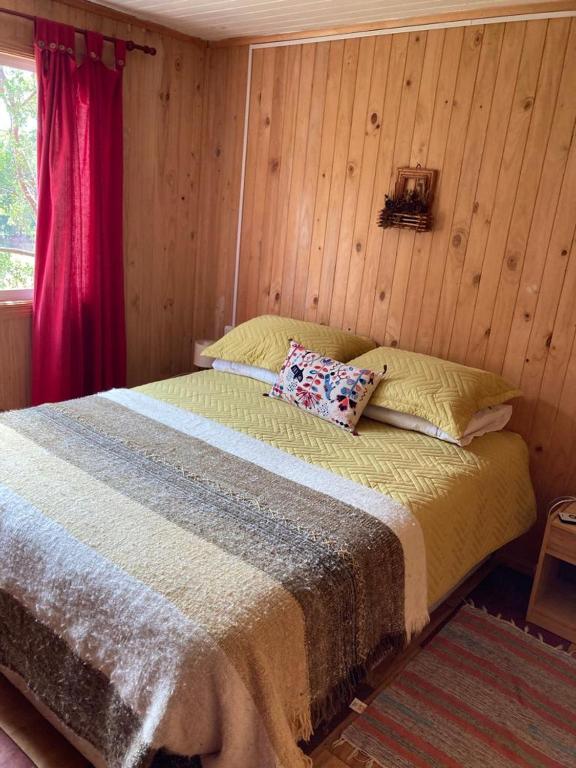 Postel nebo postele na pokoji v ubytování Cabañas encanto del bosque