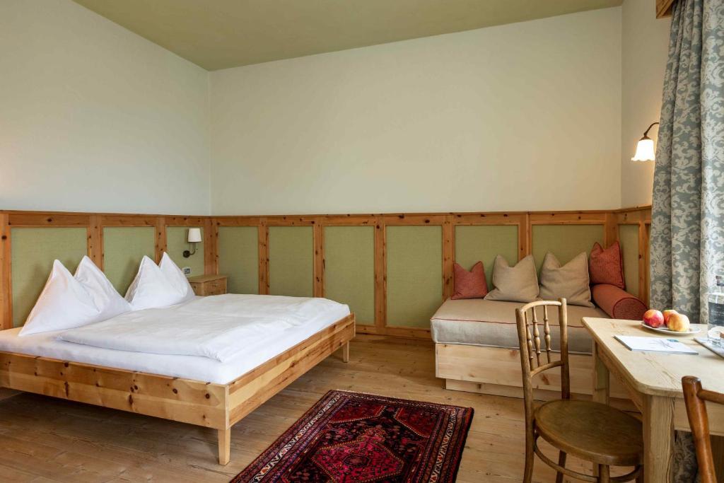 Postel nebo postele na pokoji v ubytování Gasthof Kohlern 1130 m