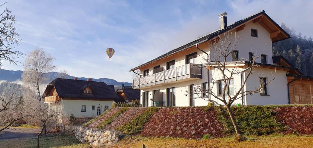 a hot air balloon flying over a house at Ferienwohnungen Bergpanorama in Bad Mitterndorf