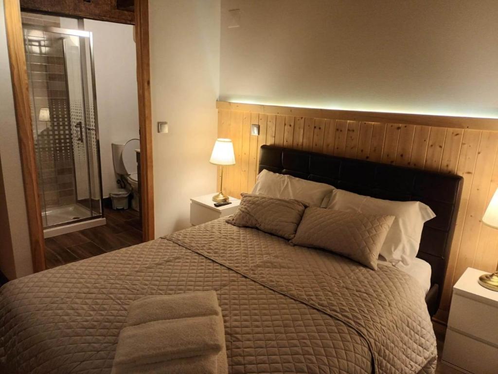 Postel nebo postele na pokoji v ubytování Casa dos Conchos Sabugueiro Casa com 4 quartos