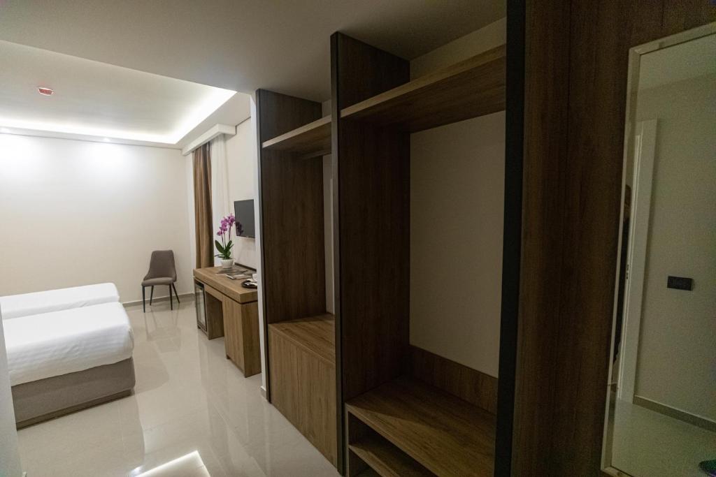 Kraal Hotel Vlore - Standard Quadruple Room