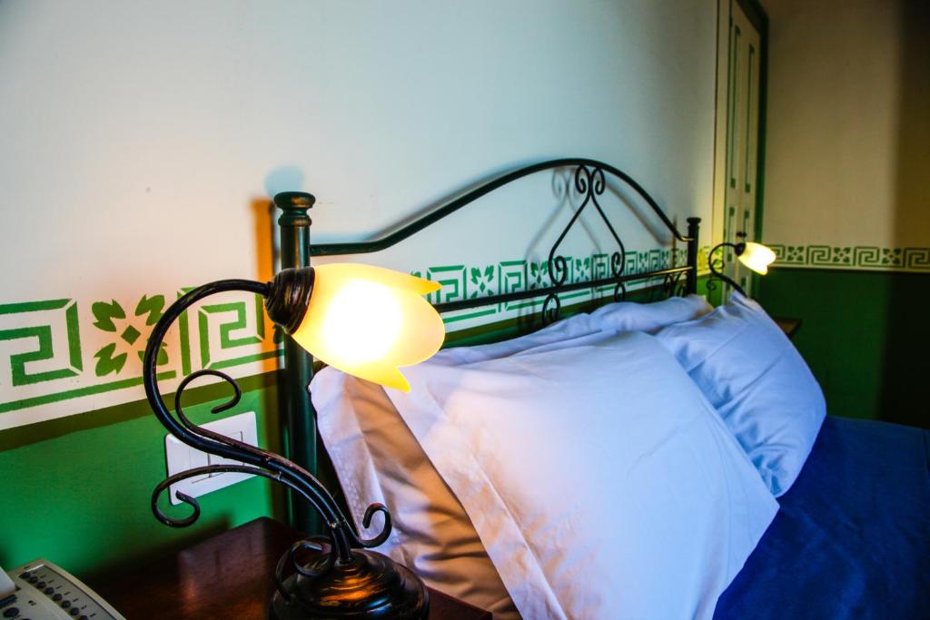 Postel nebo postele na pokoji v ubytování Hotel Arcangelo - Salina