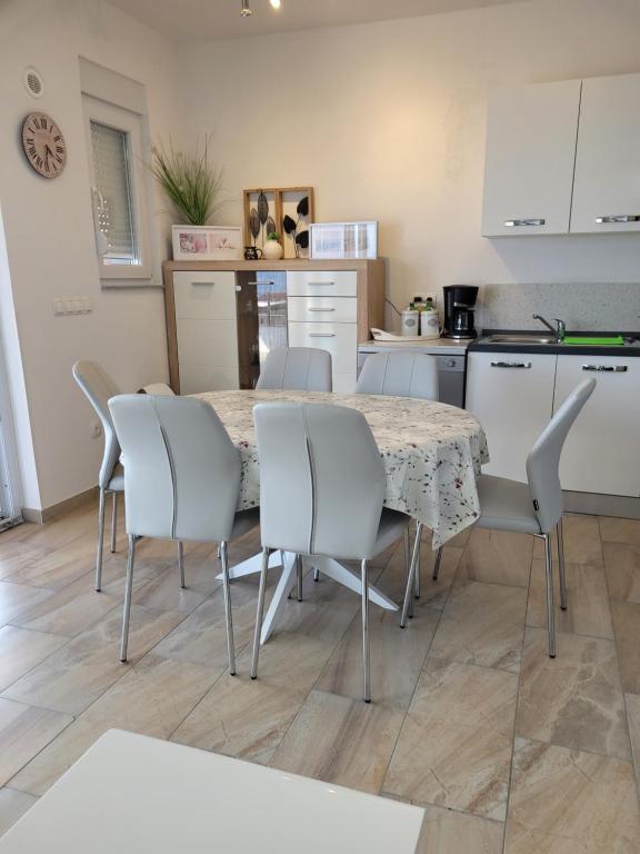 Kuchyňa alebo kuchynka v ubytovaní Appartement Baraba
