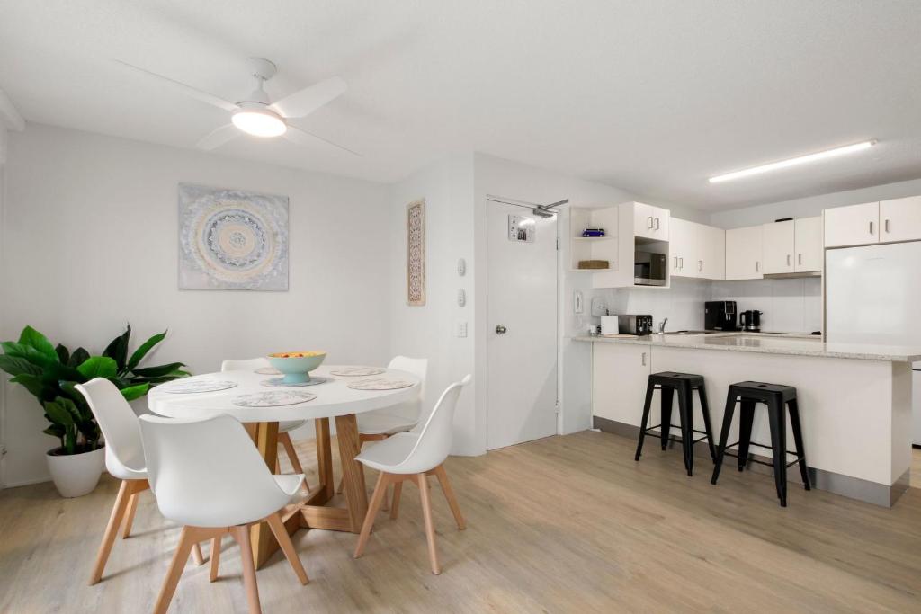 Cheltenham Apartments Unit 4 40 King St, Caloundra (updated prices 2024)