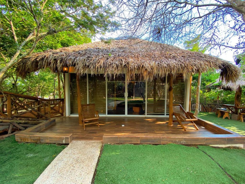 Palm Valley Cabins - Habitación Familiar Con Vista Al Jardín