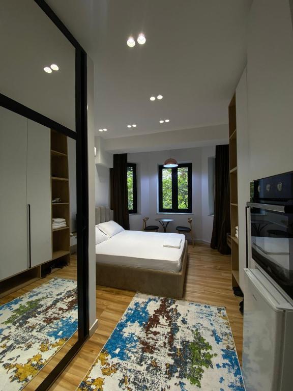 a bedroom with a bed and a kitchen at Luxury apartments Blloku in Tirana