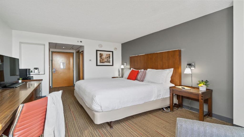 315 LoSo Hotel Airport - Deluxe King Room