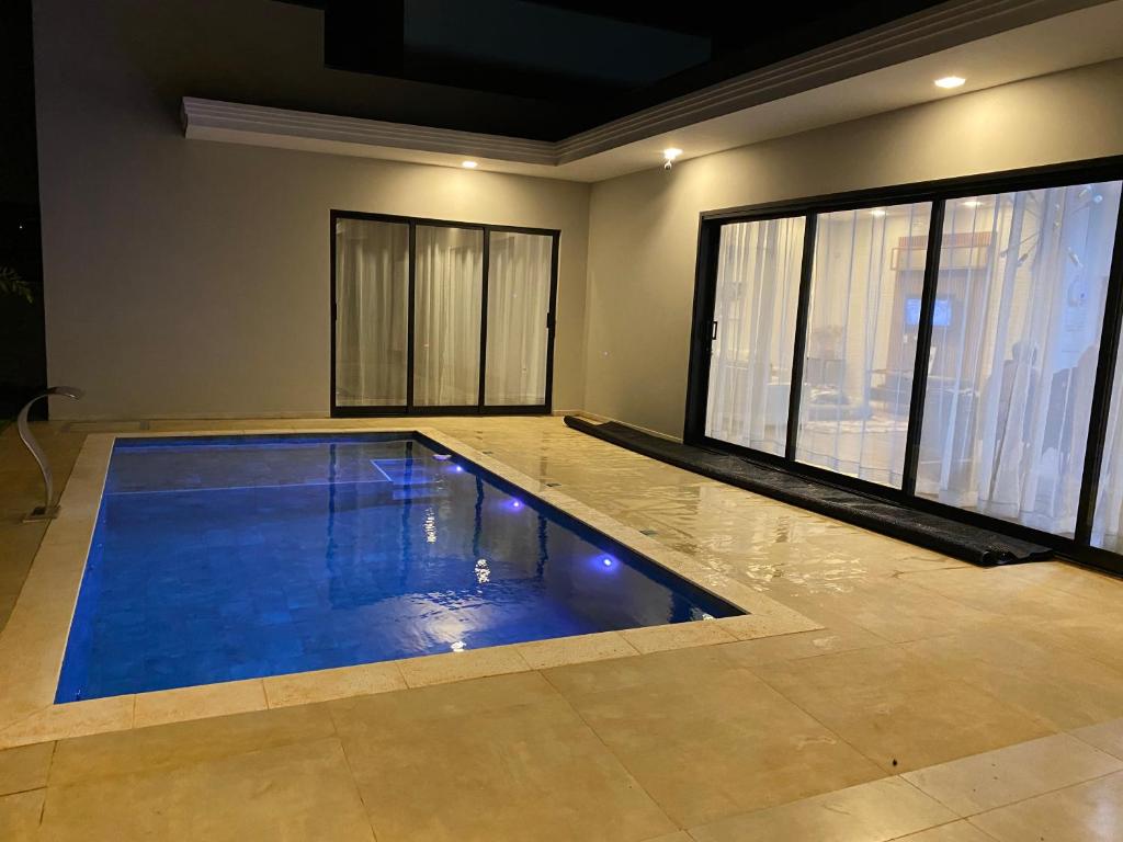 Casa Riviera Santa Cristina II - 3 suítes e piscina climatizada
