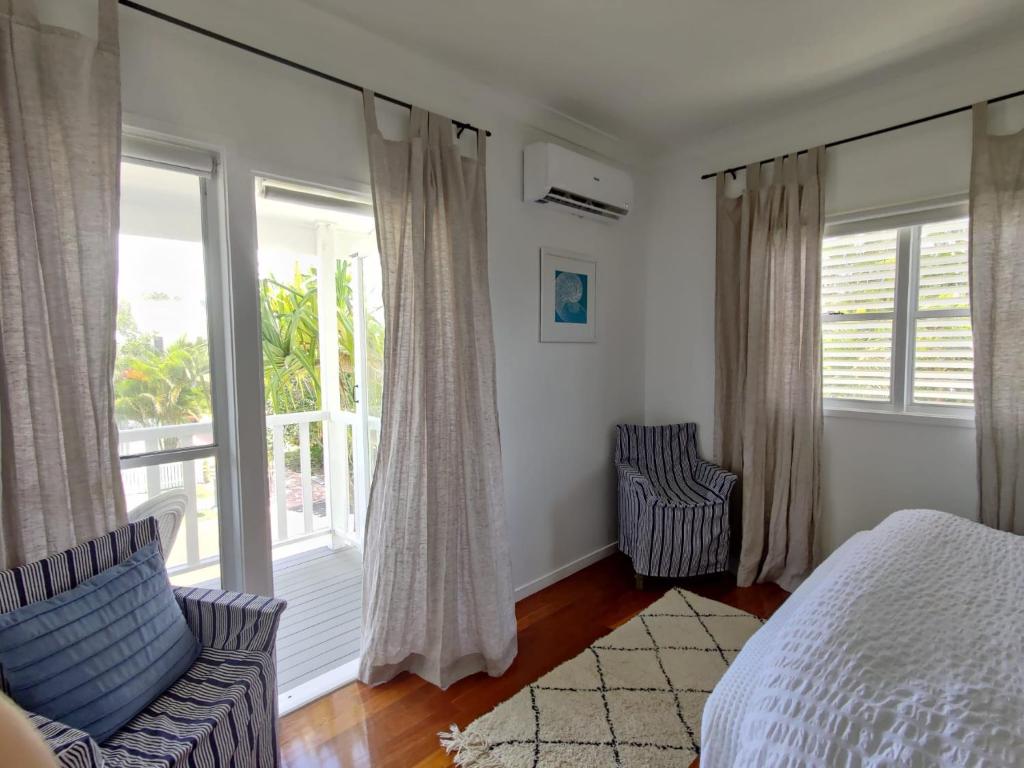 Postel nebo postele na pokoji v ubytování Eugarie Seaside Guesthouse