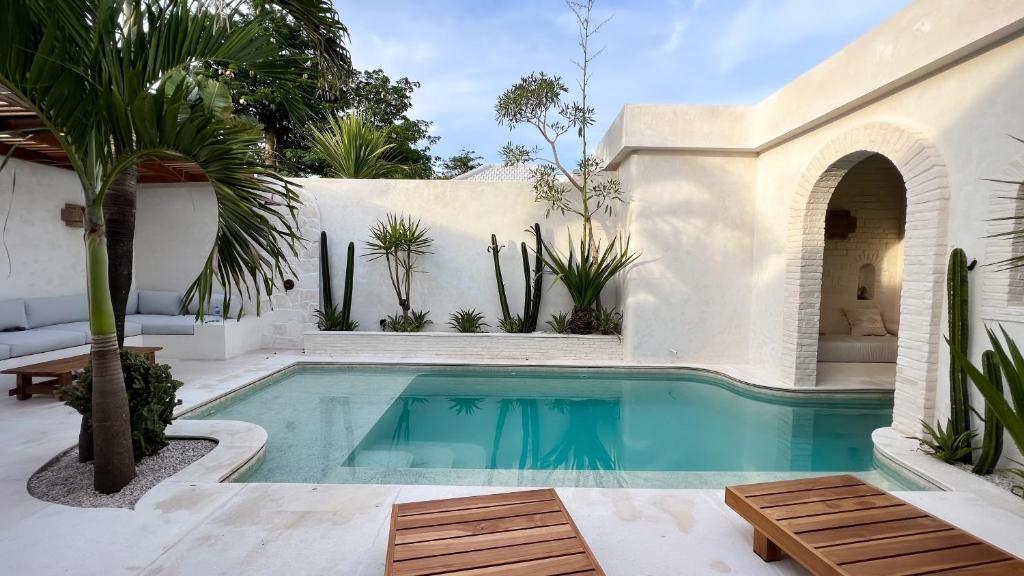 Bazén v ubytování Breathe Boutique Suites nebo v jeho okolí