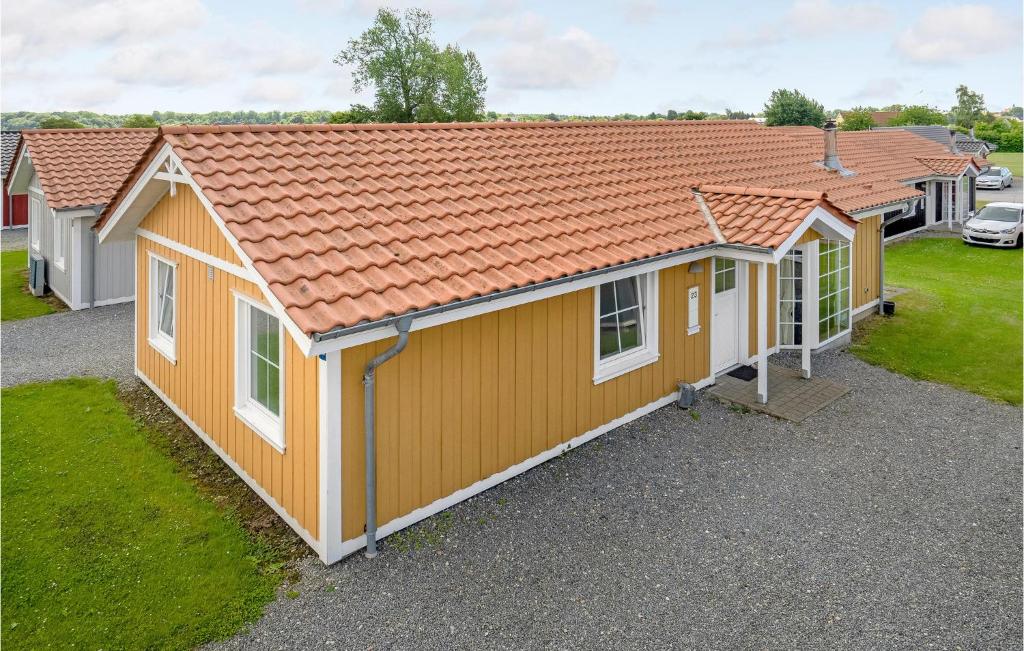 mit Blick auf eine Reihe von Cottages in der Unterkunft Beautiful Home In Grsten With Kitchen in Gråsten