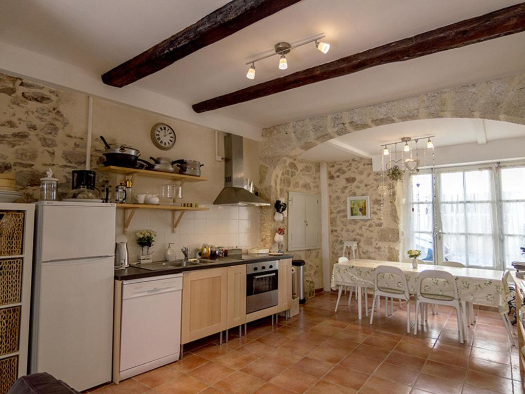 Kuchyňa alebo kuchynka v ubytovaní Maison Bouzigues, 5 pièces, 6 personnes - FR-1-604-32