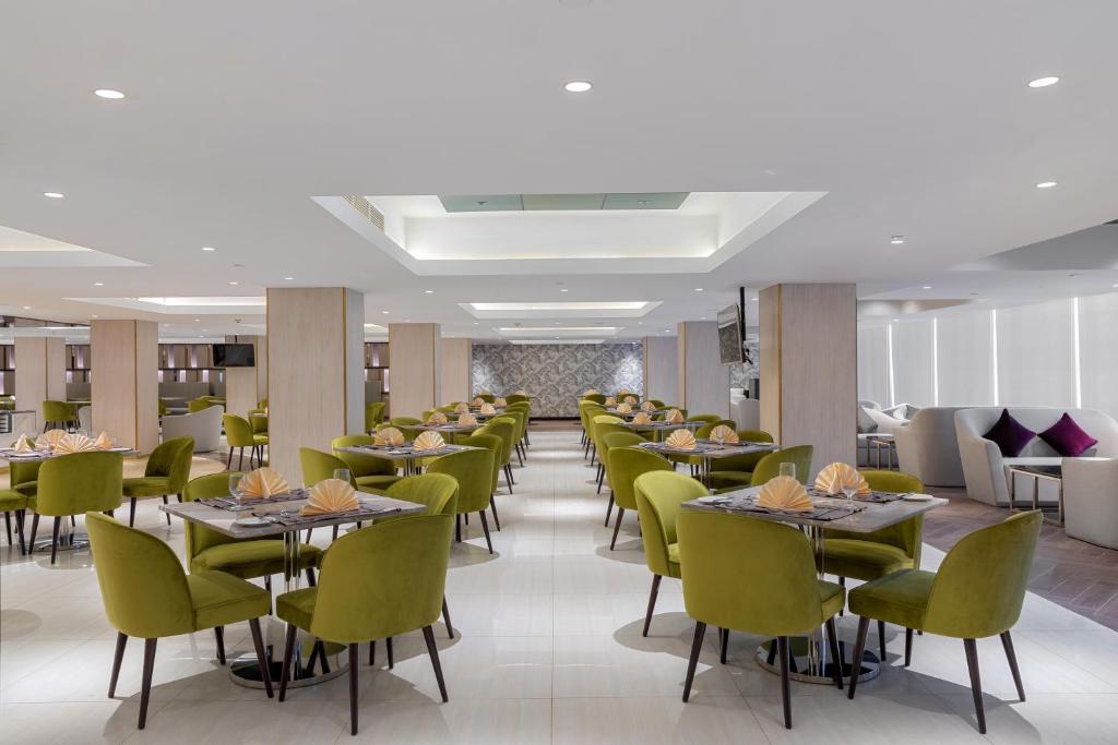Posezení v ubytování Yangon Thanlwin Hotel
