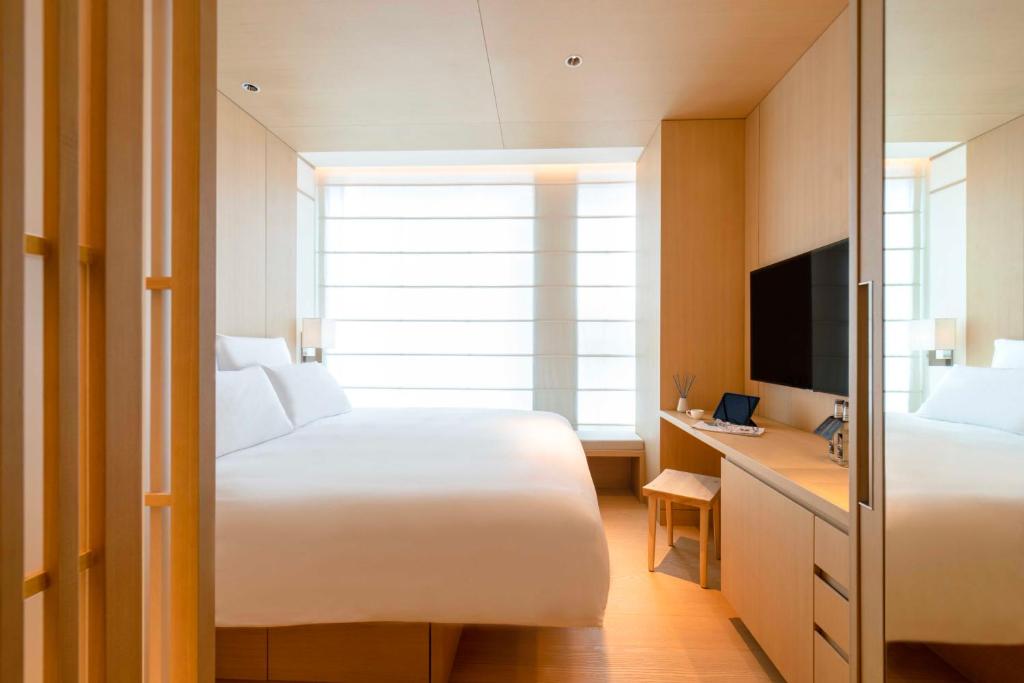Letto o letti in una camera di AKI Hong Kong - MGallery
