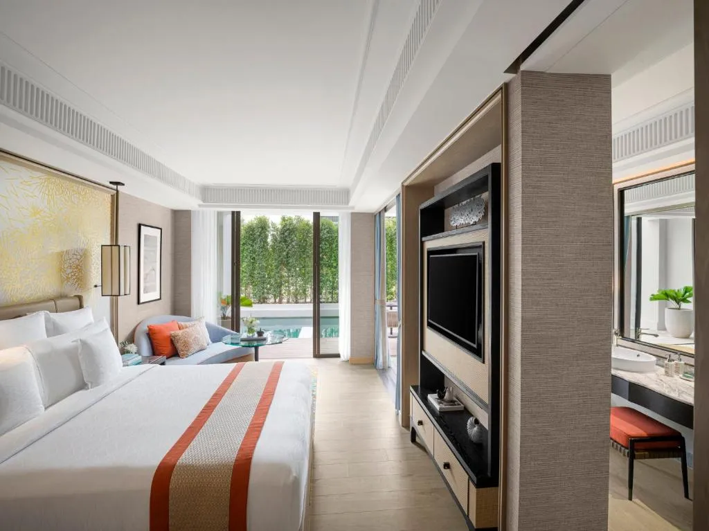 Classic King Room with Pool Access
