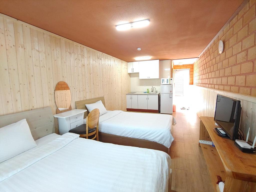 Jeju Hanibaram Pension - Twin Room
