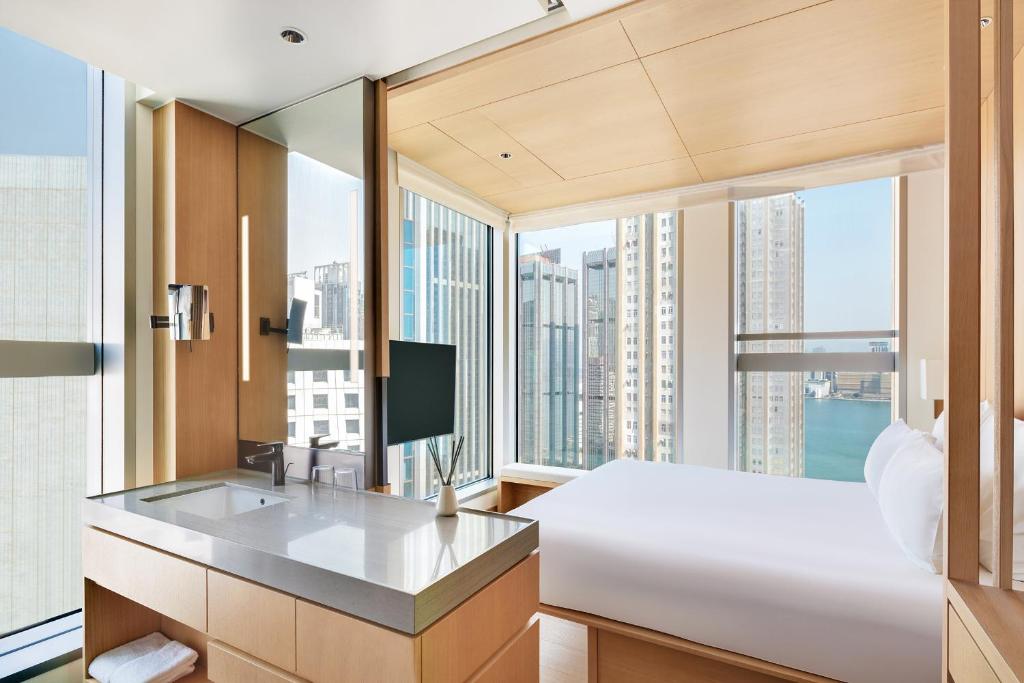 Letto o letti in una camera di AKI Hong Kong - MGallery