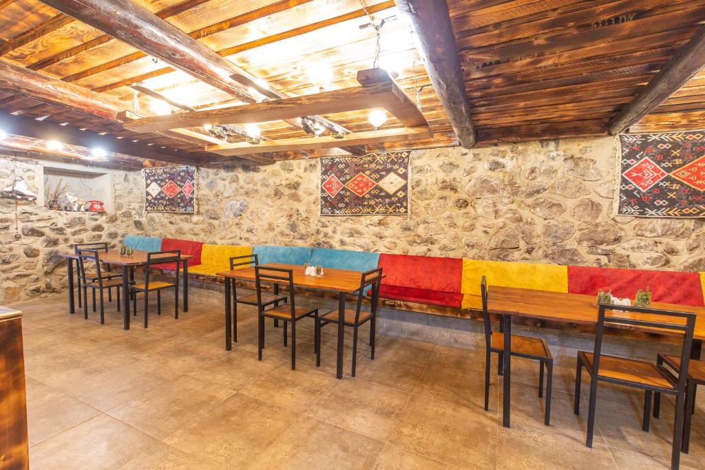 Гостиная зона в Mestia Hotel Amirani