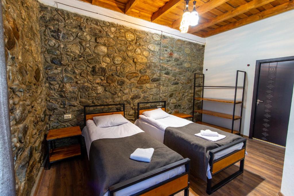 Кровать или кровати в номере Mestia Hotel Amirani