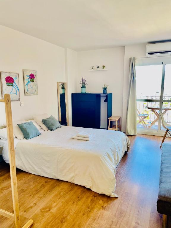 Posteľ alebo postele v izbe v ubytovaní LUXURY SUITES MINERVA beach