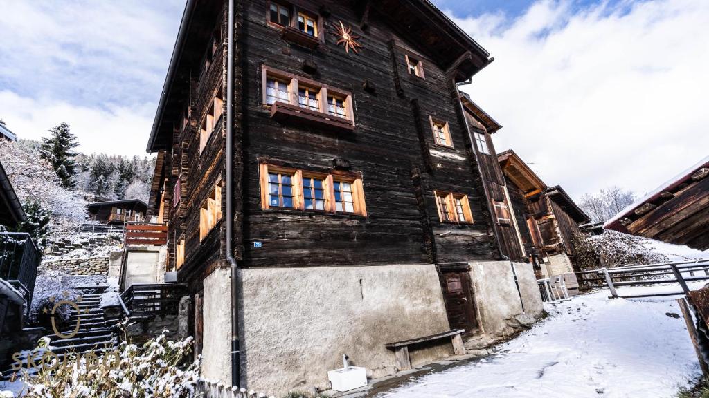 Heimeliges Walliserhaus v zimě