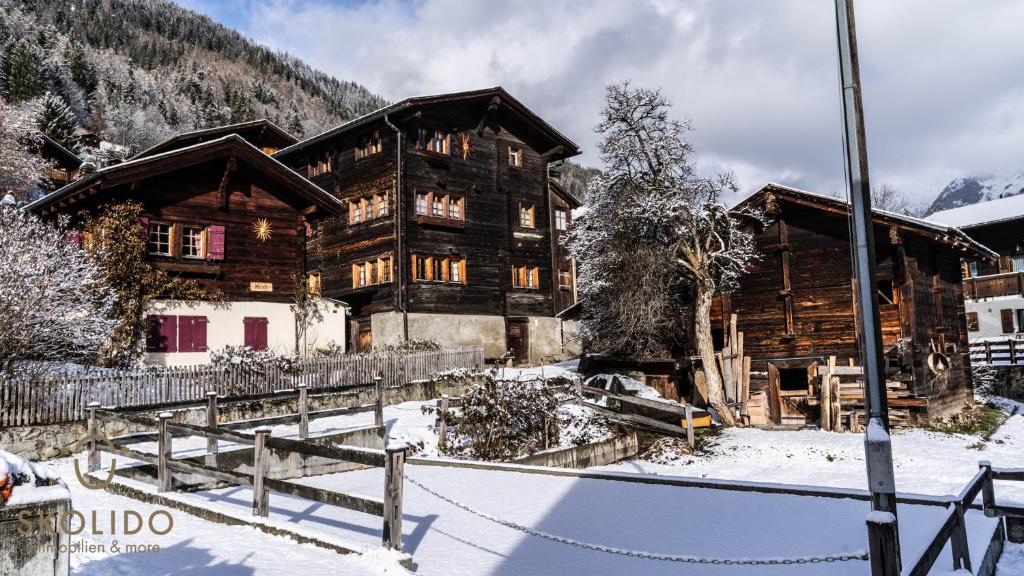 Heimeliges Walliserhaus v zimě