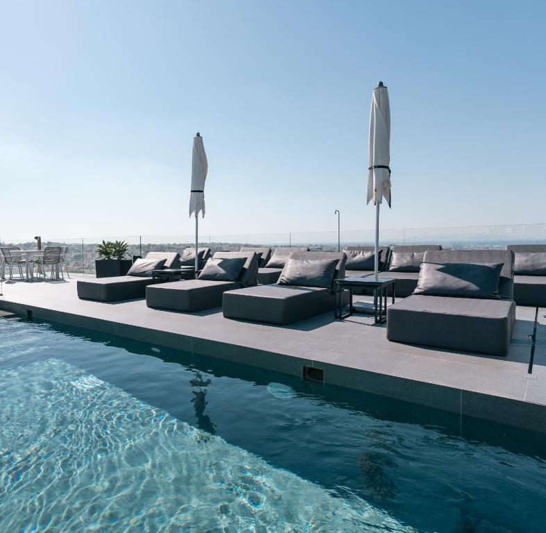 The swimming pool at or close to Neoma
