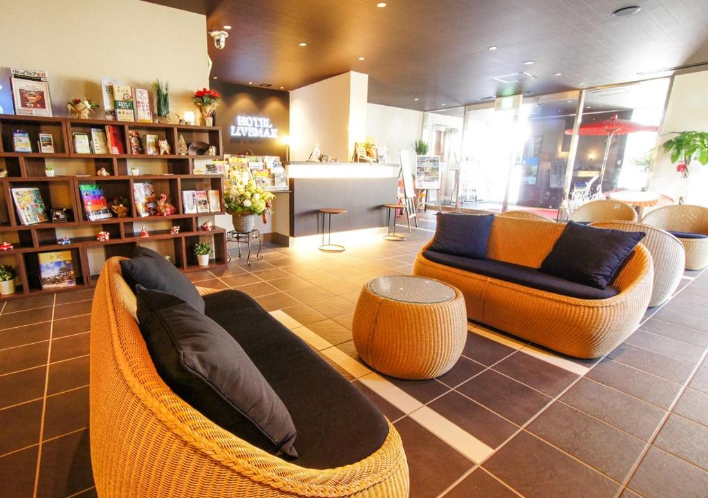 Posezení v ubytování HOTEL LiVEMAX Kanazawa Ekimae