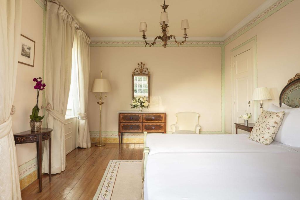 Cama ou camas em um quarto em Valverde Sintra Palácio de Seteais - The Leading Hotels of the World