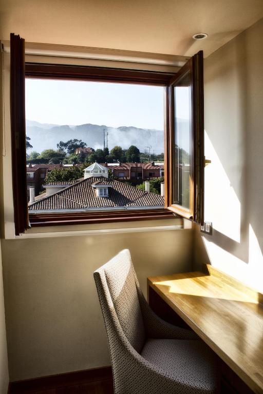 Nespecifikovaný výhled na hory nebo výhled na hory při pohledu z hotelu