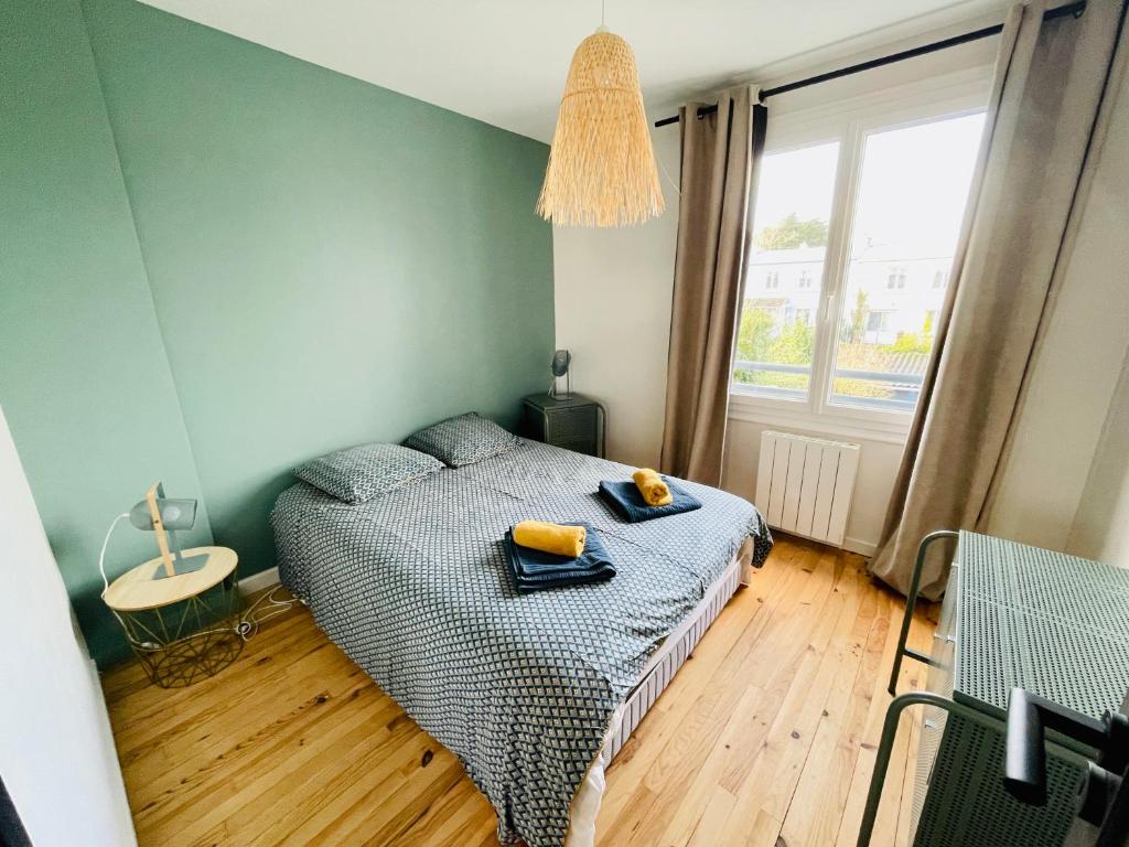 Posteľ alebo postele v izbe v ubytovaní Maison cosy proche du port et des commerces