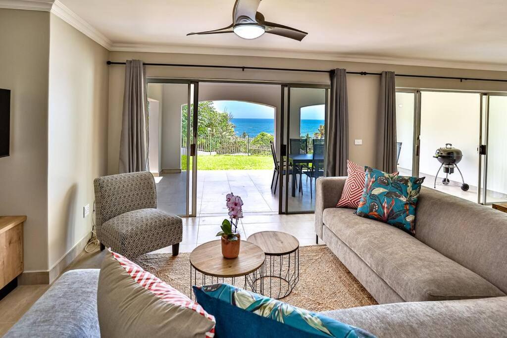 Steps to beach, family 8 sleeper, walk to 4 eateries, Ballito (updated