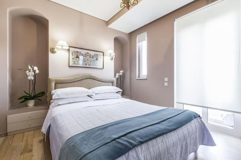 A bed or beds in a room at Luxury Acropolis View Duplex Penthouse in Thiseio 155m2