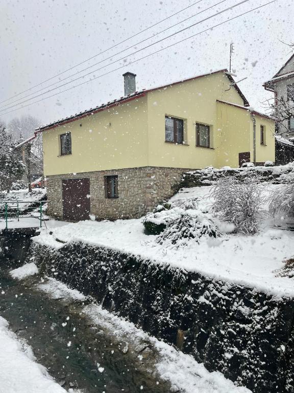 Fotografia z galérie ubytovania Domek nad potokiem v destinácii Kluszkowce